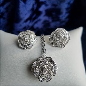Swarovski Elements Silver Tone Rose Flower Pendant Necklace NEW